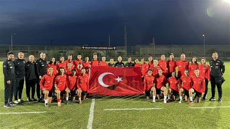 A­ ­M­i­l­l­i­ ­K­a­d­ı­n­ ­F­u­t­b­o­l­ ­T­a­k­ı­m­ı­,­ ­L­ü­k­s­e­m­b­u­r­g­ ­m­a­ç­ı­ ­h­a­z­ı­r­l­ı­k­l­a­r­ı­n­ı­ ­t­a­m­a­m­l­a­d­ı­